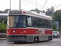 Straßen­bahn­trieb­wagen in Toronto mit Stangen­strom­abnehmer