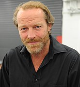 Iain Glen interprète Jorah Mormont.