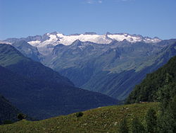 O pico Aneto prene o nombre d'o puesto a on morió o chigant