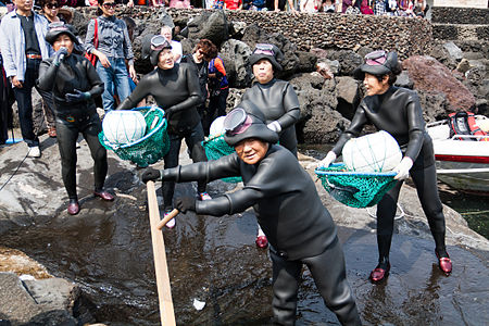 Dones haenyeo de l'illa de Jeju, 2012