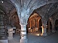 Erhaltenes mittelalterliches Kellergewölbe im Pariser Stadthaus der Abtei