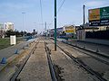 La station Gaston Roulaud en 2006. On distingue clairement la dégradation de la plate-forme, qui amènera au renouvellement de la voie pendant les étés 2006-2010.