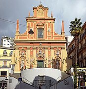 Chiesa di Santa Teresa a Chiaia, posta in corrispondenza del punto di incontro tra via dei Mille e via Vittoria Colonna.