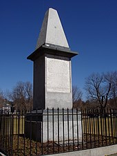 Monument commémoratif en forme de petit obélisque au Lexington Battle Green.