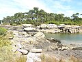 Les rochers marquant le détroit séparant le fond de l'anse du Moulin à Mer de la ria du Minaouët.