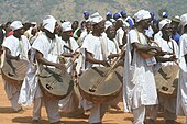 Northern Nigeria, 2008. Musicians playing unnamed bass lutes (probably babbar garaya or komo[137]}}) and one playing the goge bowed lute.