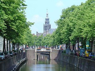 De Haven, met de Sint-Janskerk