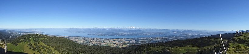 Vue du lac Léman depuis le sommet de la Dôle