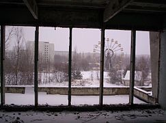 La grande roue de Pripiat vue depuis le gymnase.