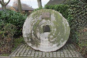 Mühlstein der Liecker Mühle als Gedenkstein