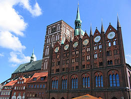 Stralsund: Old Market Square with the Town Hall and the Nikolaikirche