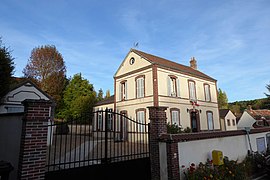 The town hall in Bréchamps