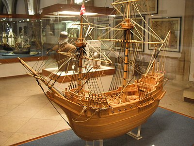 Model kapal carrack Madre de Deus, di Muzium Maritim, Lisbon. Ia dibina berdasarkan rekabentuk lain, kemudian di Portugal (1589), ia merupakan kapal terbesar di dunia pada zamannya. Ia memiliki tujuh buah dek.