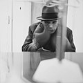 Joseph Beuys under aktionen 'Filt-TV', Foto: Lothar Wolleh