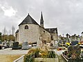 L'église Saint-Mélar de Meilars entourée de son cimetière.