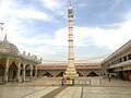 Manastambha en Templo jain de Tijara, Rajasthan, India