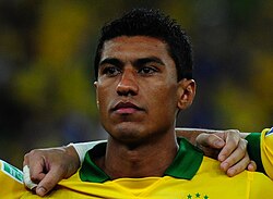 Paulinho ConfedCup2013Champions17.jpg