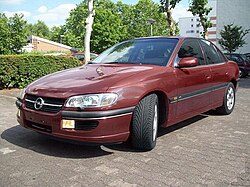 Opel Omega B con carrocería sedán