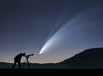 La comète Neowise photographiée le 15 août 2020 près de Žilina (Slovaquie). (définition réelle 6 000 × 4 432)