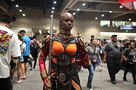 Cosplay d'Okoye.