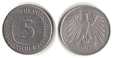 5-D-Mark-Münze von 1975 bis 2001 (Vorderseite links, Rückseite rechts)