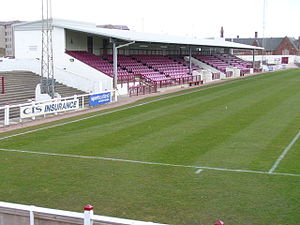 Die Haupttribüne des Gayfield Park 2008