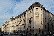 Le lycée Louis-le-Grand, rue Saint-Jacques et début de la rue Cujas.