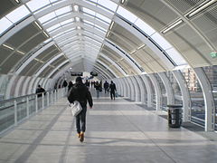 Passerelle reliant les lignes B et C du RER.