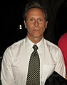 Steven Weber interpreta Gary Bolan