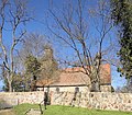 Kirche mit Kirchhofmauer