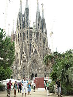 Katedralen i Barcelona (vänster) och Sagrada Família (höger).