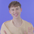 Tommy Dorfman interpreta Ryan Shaver