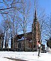 Kirche mit Friedhofsmauer