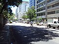 Rua das Laranjeiras, centro nervoso do bairro