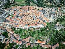 Saint-Flour vue du ciel.jpg