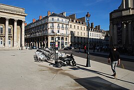 Station DiviaVélodi (ancienne génération (2008-2017)) place du Théâtre.