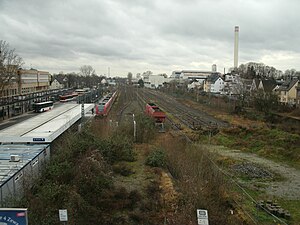 Blick über den Bahnhof Bergisch Gladbach mit S-Bahn