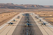 Ein „Elephant Walk“ auf der Startbahn in Ovda während Blue Flag 2021