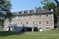 La caserne de Carillon, ancien hôtel et baraquement.