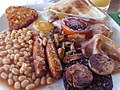 Image 41The full breakfast is among the best known British dishes, consisting of fried egg, sausage, bacon, mushrooms, baked beans, toast, fried tomatoes, and sometimes white or black pudding. (from Culture of the United Kingdom)