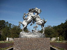 Fighting Stallions, 1950, aluminium, entrée du Brookgreen Gardens, Murrells Inlet, Caroline du Sud