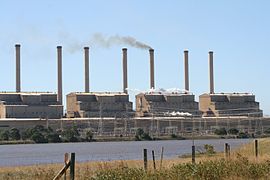 Centrale électrique à charbon équipée d'électro-filtres. La mise à l'arrêt d'un des filtres entraîne l'émission de la fumée brune