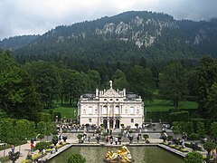 Palacio de Linderhof, construido entre 1870-1886 por Luis II de Baviera, el menor de sus palacios y el único qiue vio acabado