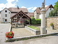 Fontaine-lavoir.