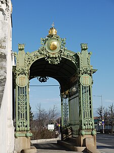 Entrée en fer et verre.