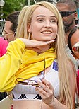 Kim Petras, cantautora alemana nacida un 27 de agosto.