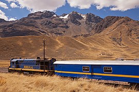 Un train au col de La Raya