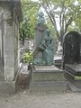 Tombe de Greuze au cimetière de Montmartre à Paris, ornée de La Cruche cassée par Ernest Dagonet.