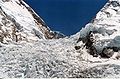 Bas du glacier du Khumbu qui se transforme en cascade de glace.