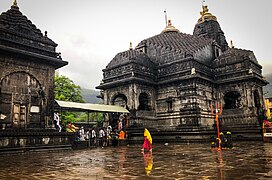 Le temple shivaïte de Triyambakeshvar près de Nashik, un des douze jyotirlinga. Il fut notamment associé au diamant Nassak.